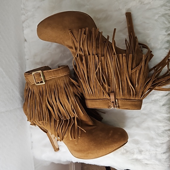 Women brown 4" ankle high heels booties boots with fringe. - Picture 5 of 6
